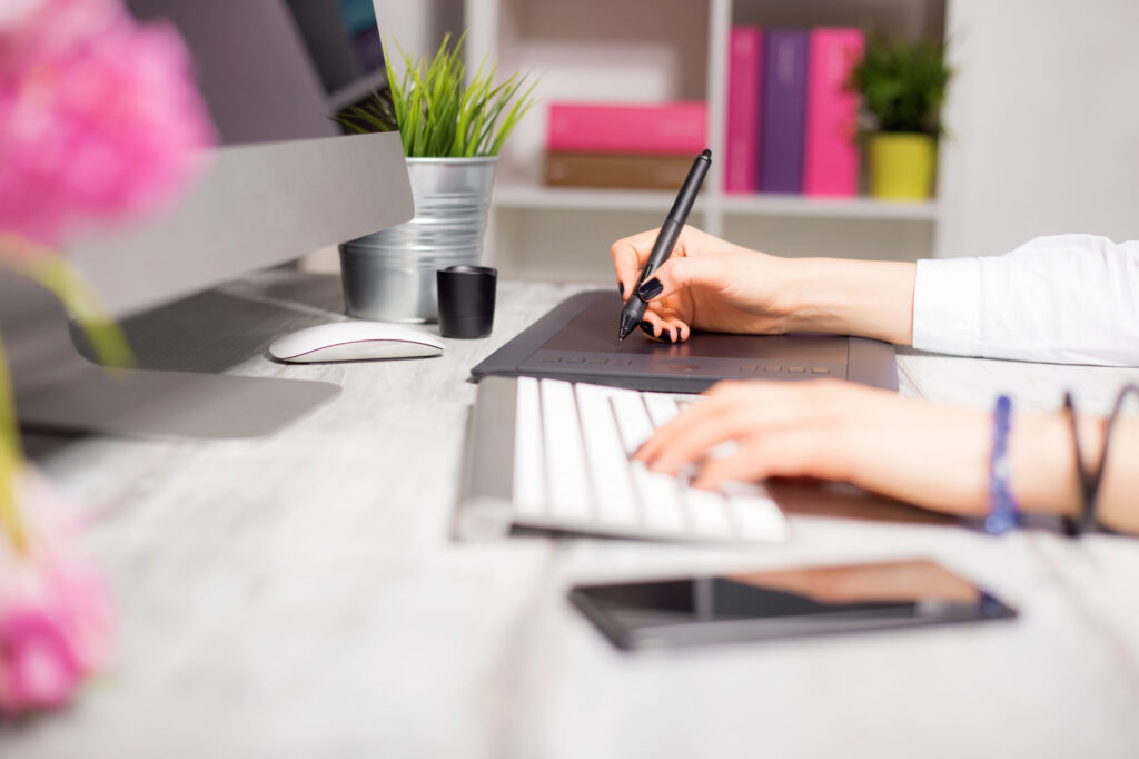 woman working on her online business